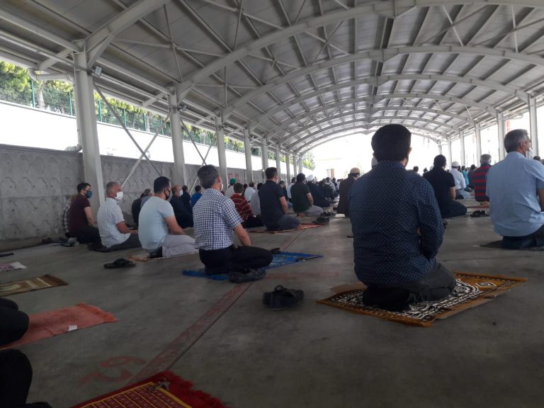 Kahramanmaraş’ta uzun zaman sonra ilk cuma namazı kılındı