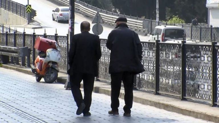 65 Yaş Üstü Vatandaşlar Aylar Sonra Dışarıda