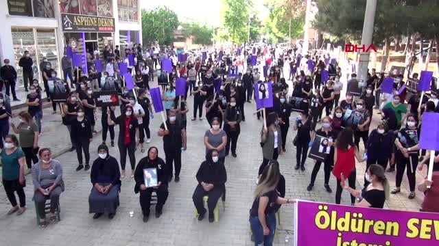 Boksör tarafından öldürülen Zeynep için sosyal mesafeli eylem