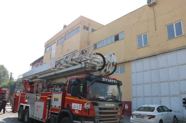 Kahramanmaraş’ta fabrikada çıkan yangın söndürüldü.