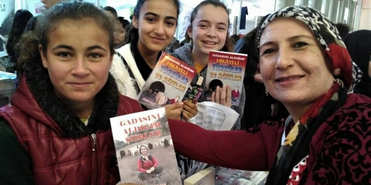 Kahramanmaraş’ta 4 çocuk annesi kadının edebiyat aşkı