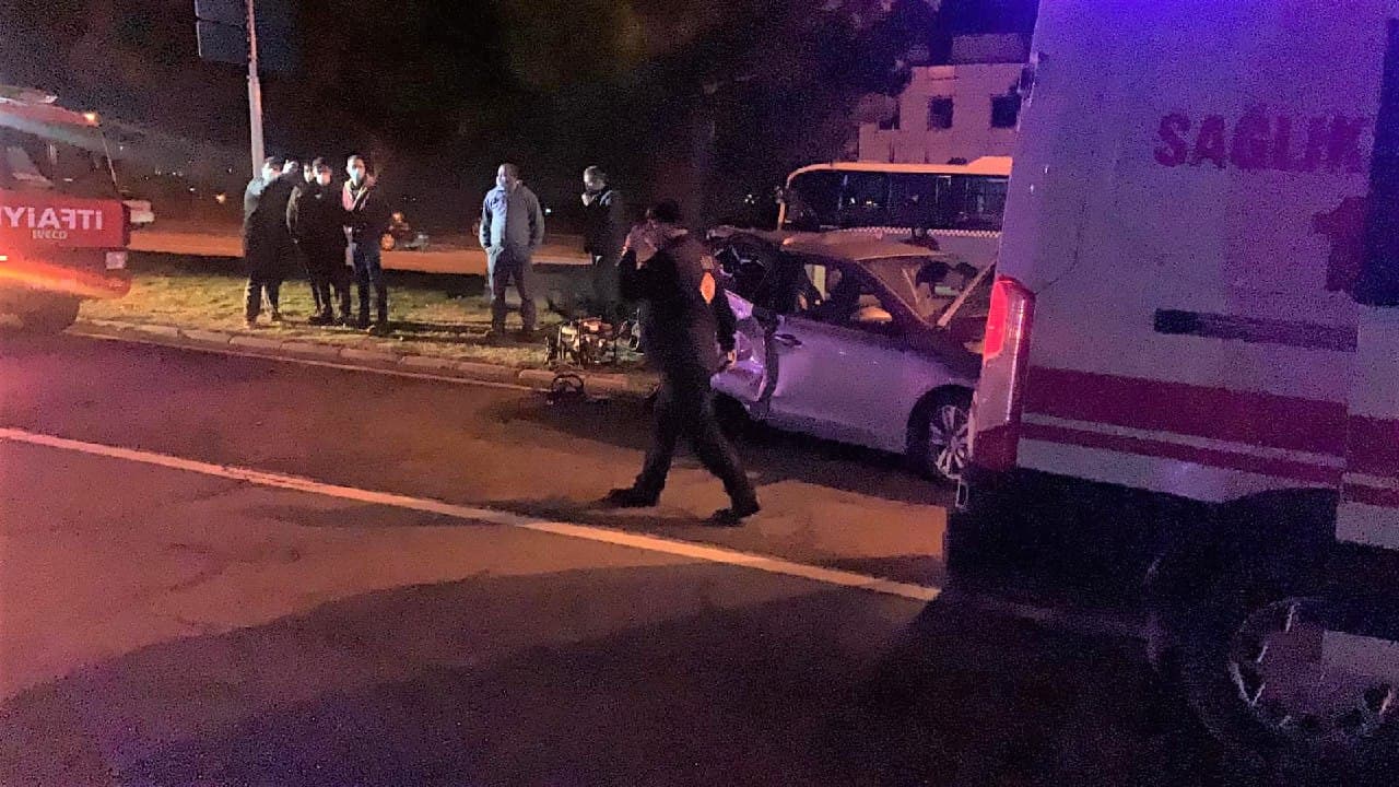 Kontrolden çıkan otomobil 2 araca çarptı: 1 ölü, 3 yaralı
