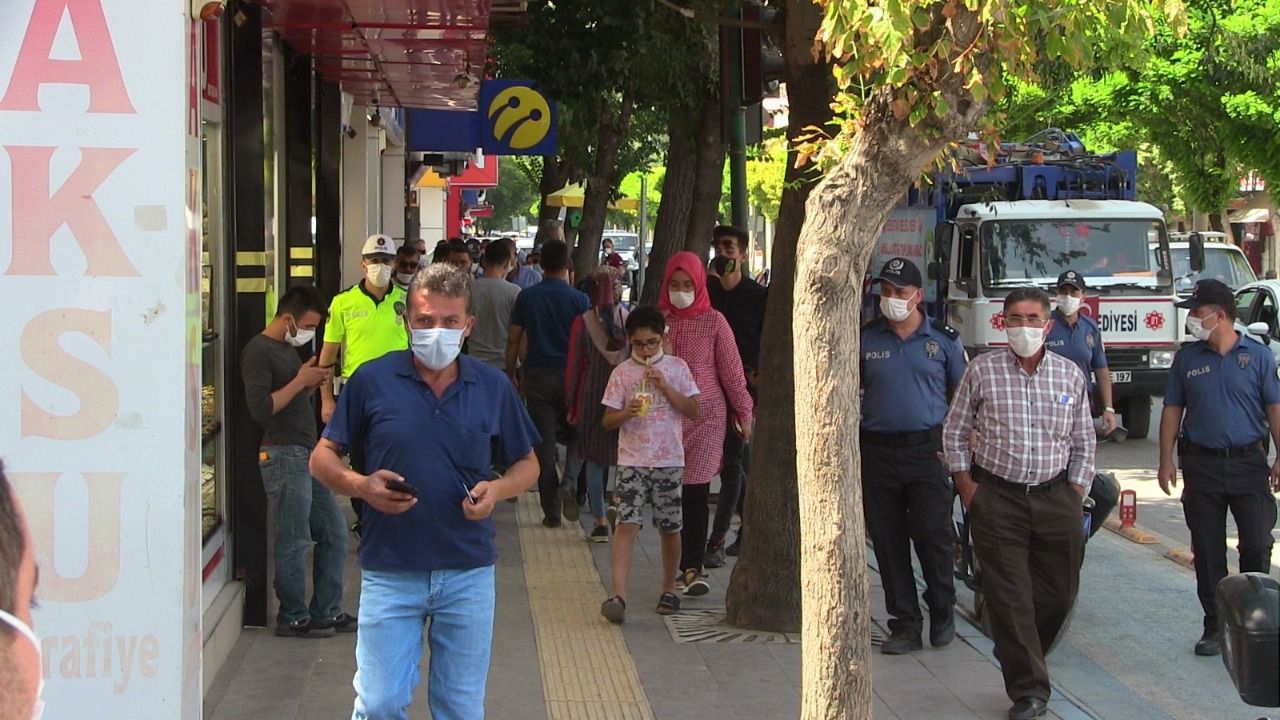 Elbistan’da maske takmayan 292 kişiye para cezası
