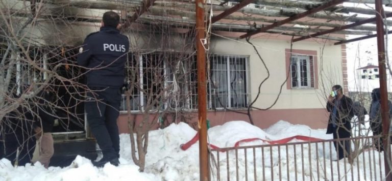 Kahramanmaraş’ta evde çıkan yangında 3 kişi dumandan etkilendi