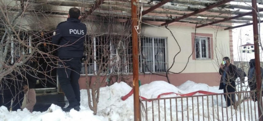 Kahramanmaraş’ta evde çıkan yangında 3 kişi dumandan etkilendi