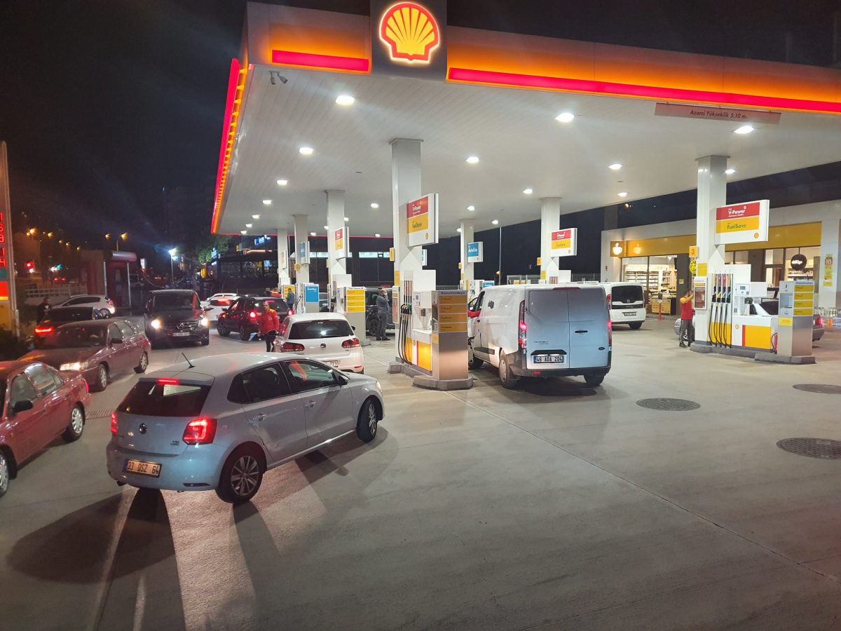 Kahramanmaraş’ta zam sonrası uzun kuyruklar oluştu!