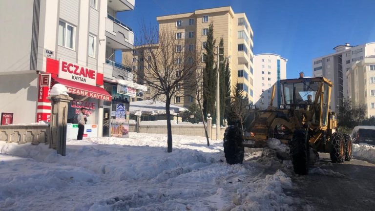 Başkan Güngör, karla mücadele çalışmalarını inceledi!
