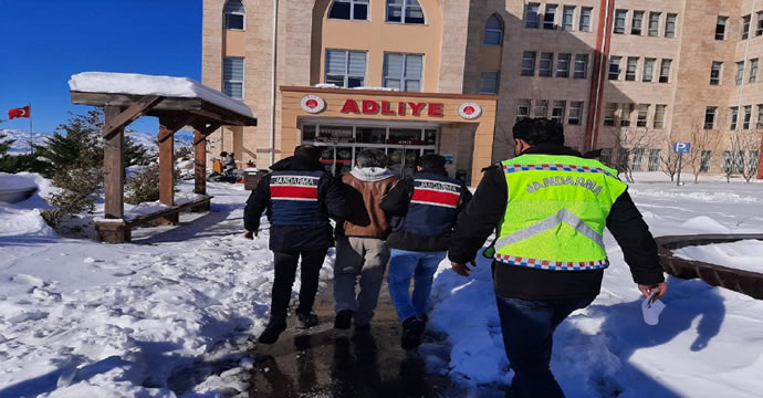 Kahramanmaraş’ta JASAT ekipleri aranan şüpheliyi yakaladı!