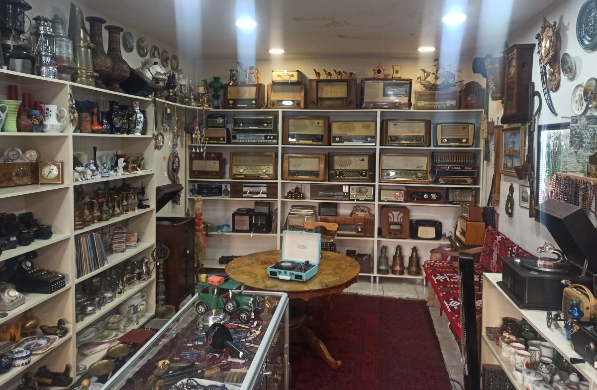 Kahramanmaraşlıların uğrak yeri antika dükkanı