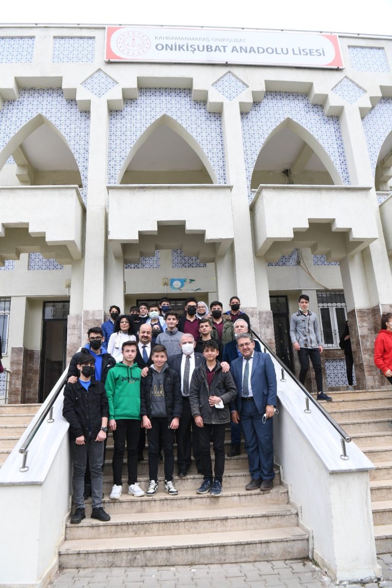 Hanefi Mahçiçek, dev projeyi okul okul gezerek öğrencilere anlatıyor!