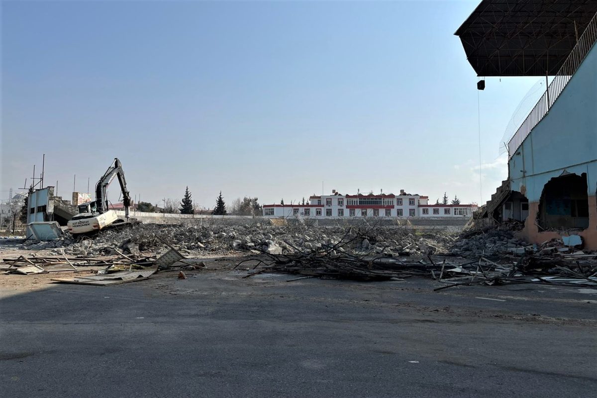 Kahramanmaraş’ta yeni stadyum için kollar sıvandı!