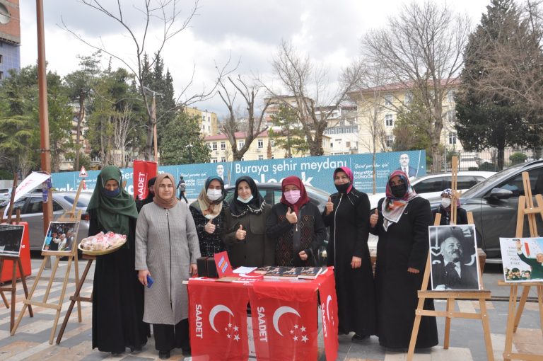Saadet partisi Kahramanmaraş Kadın Kolları Erbakan Hocayı Andı