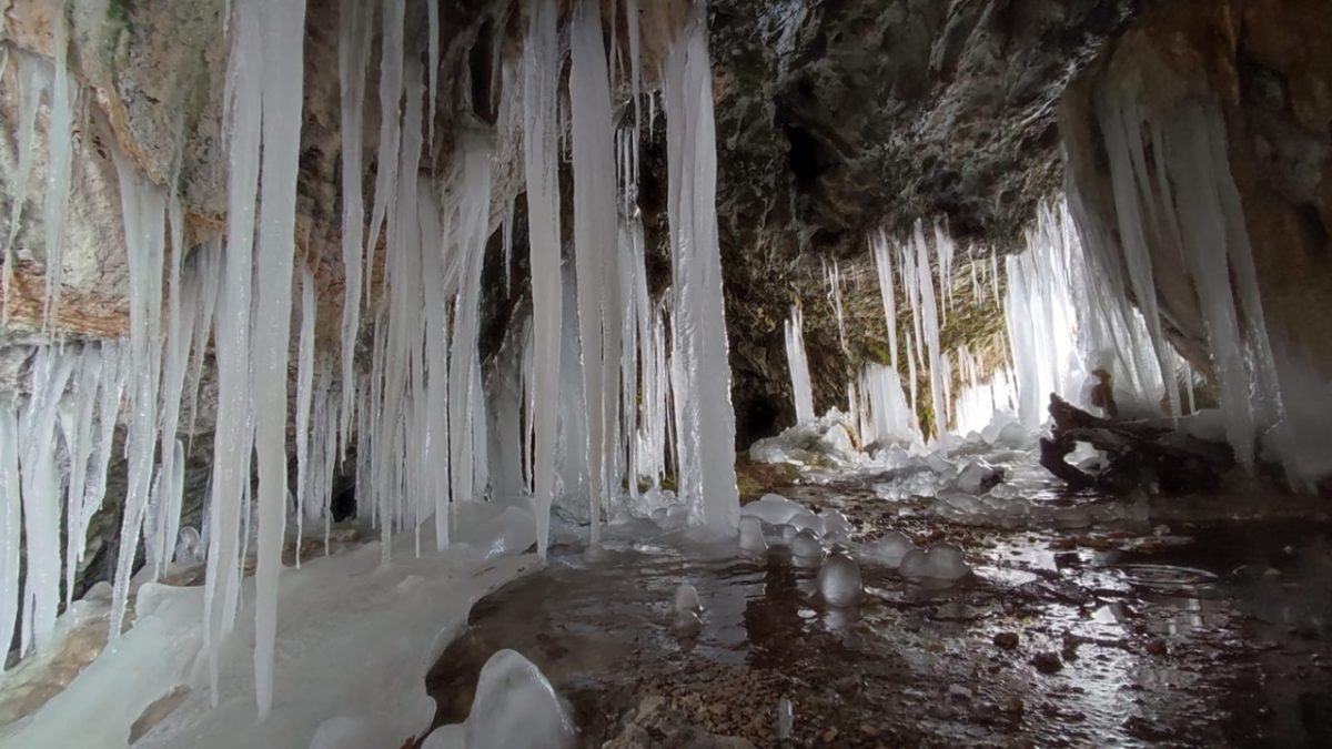Kahramanmaraş’ta soğuk havada mağaralar buz tuttu