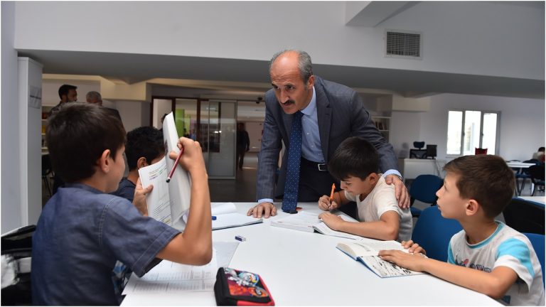 Başkan Okay Kütüphane Haftası dolayısıyla mesaj yayınladı