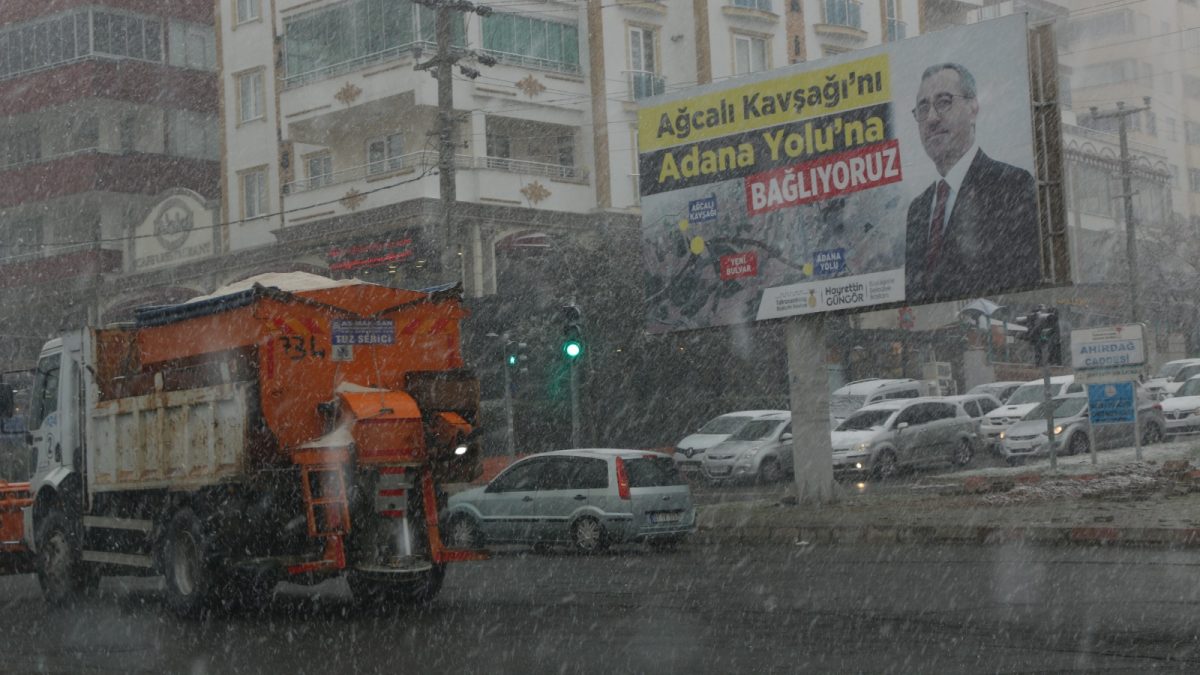 Büyükşehir Kış Şartlarıyla Mücadelesini Aralıksız Sürdürüyor