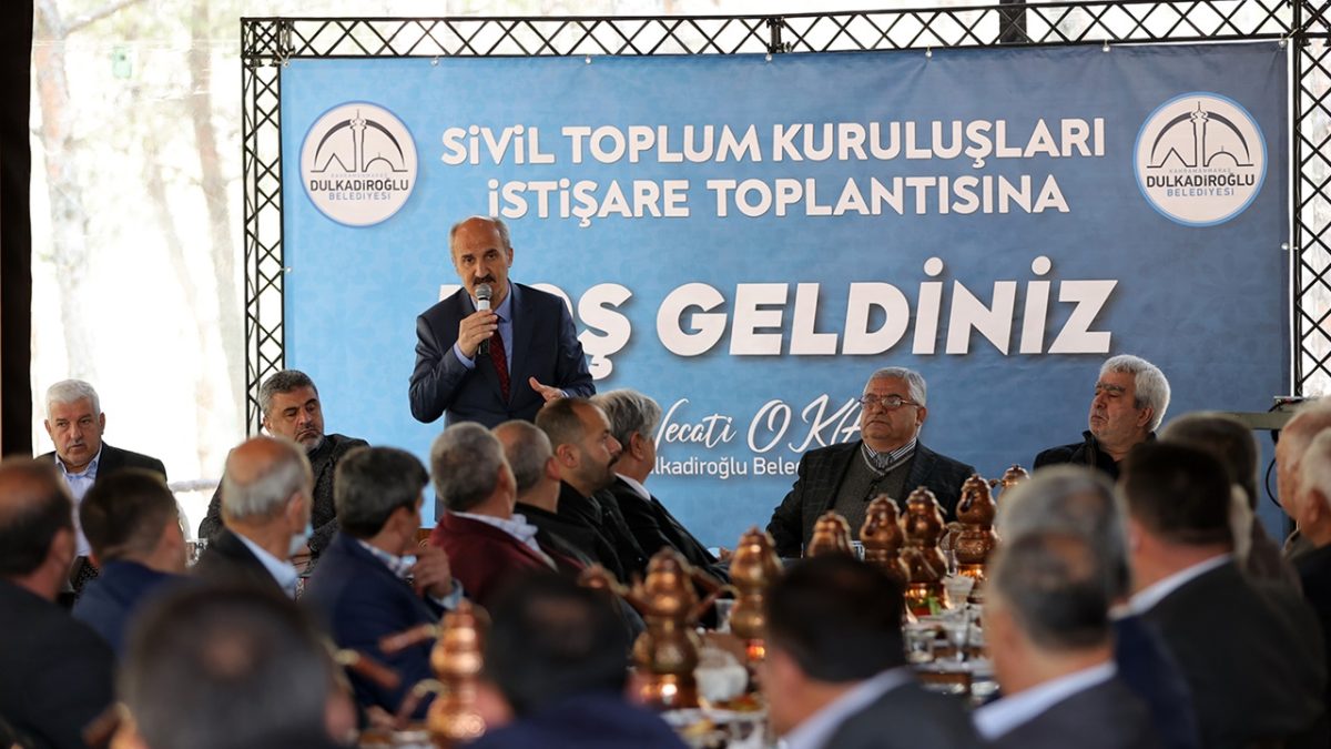 Başkan Okay muhtarlara yeni projeleri tanıttı!