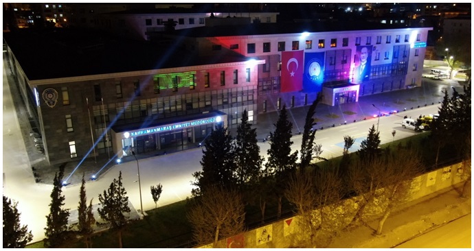 Polis haftasına özel Emniyet Müdürlüğü binası ışıklandırıldı!