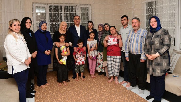 Başkan Güngör Numan ailesinin hanesine misafir oldu