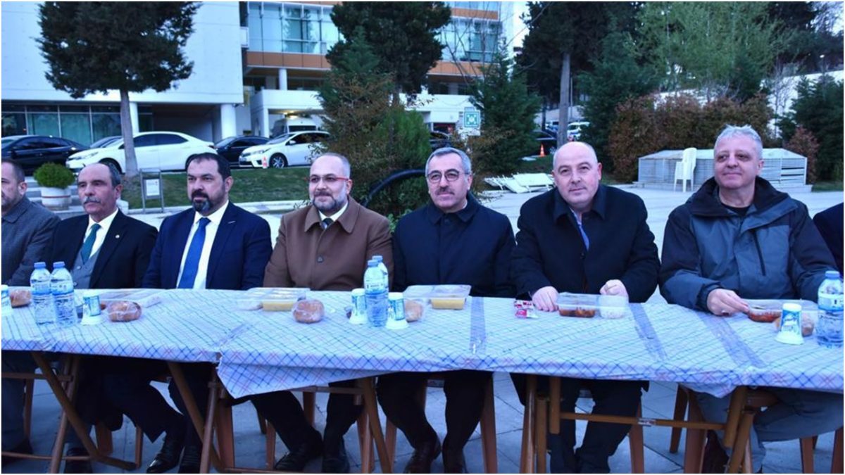 Vali Coşkun vatandaşlarla iftar açtı!