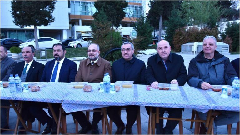 Vali Coşkun vatandaşlarla iftar açtı!
