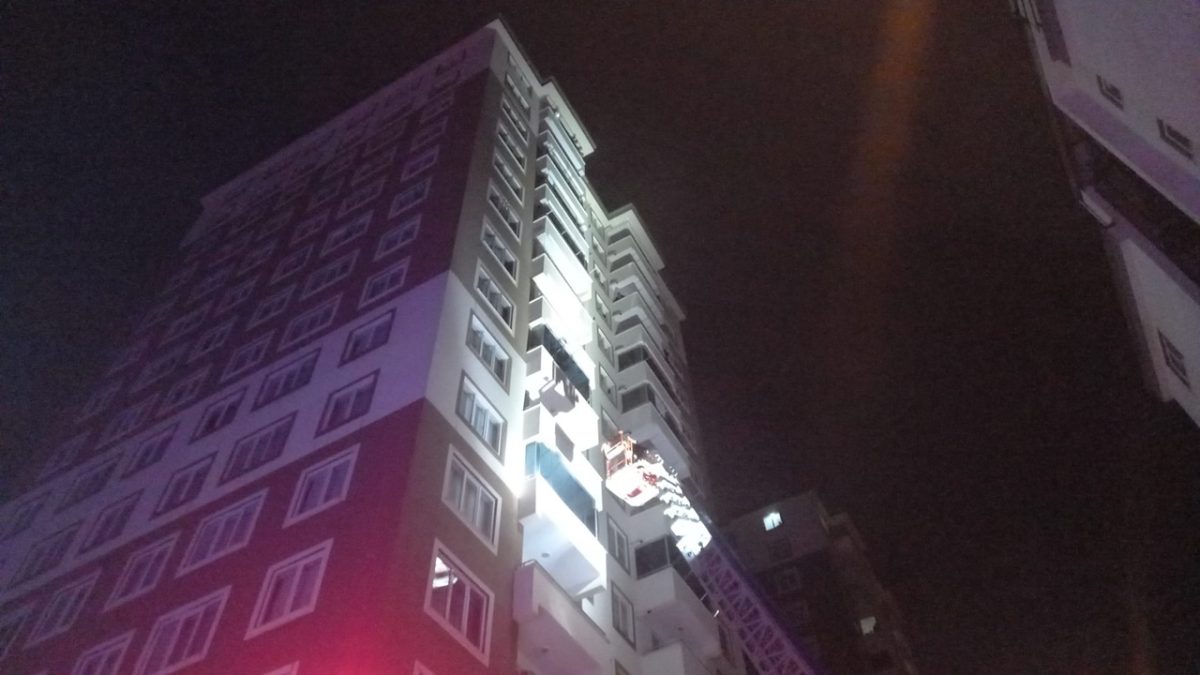 Kahramanmaraş’ta 14 katlı apartmanda yangın!