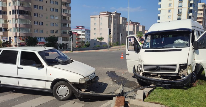 Kahramanmaraş’ta trafik kazasında 1’i bebek 3 kişi yaralandı!