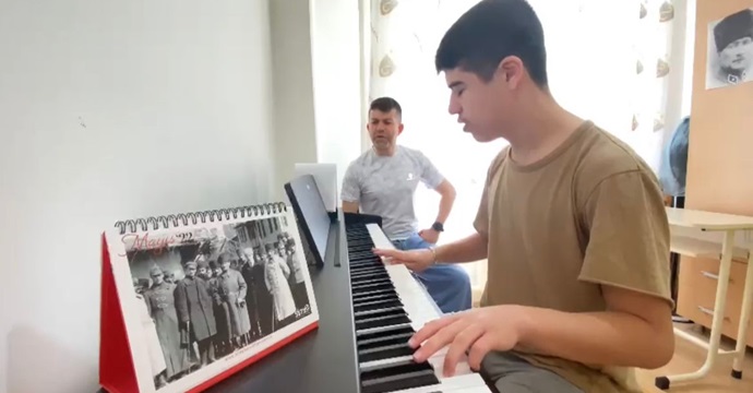 Otizmli Kubilay yeteneğiyle herkesi hayran bıraktı!