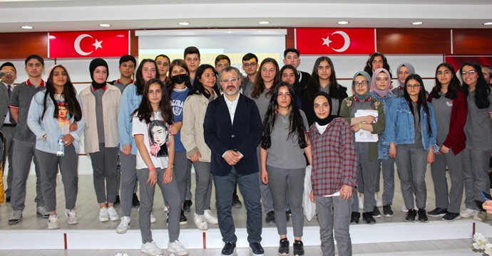 Gençlerimiz İçin Var Gücümüzle Çalışıyoruz