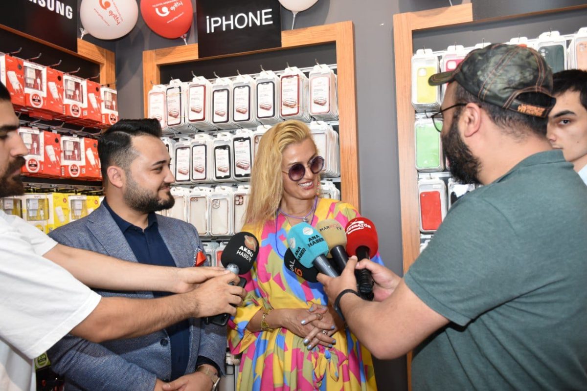 Ünlü manken Kahramanmaraş’ta gazetecilerin sorularını yanıtladı!