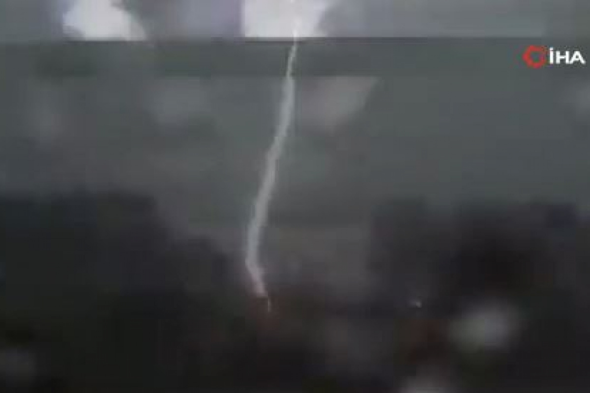 Beyaz Saray’ın Yanına Yıldırım Düştü; 4 Yaralı