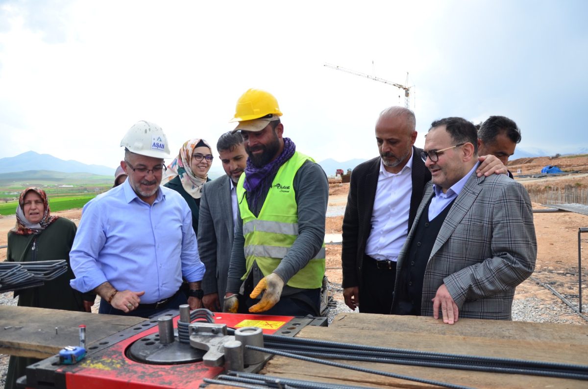 Afşin’de TOKİ konutları yükseliyor