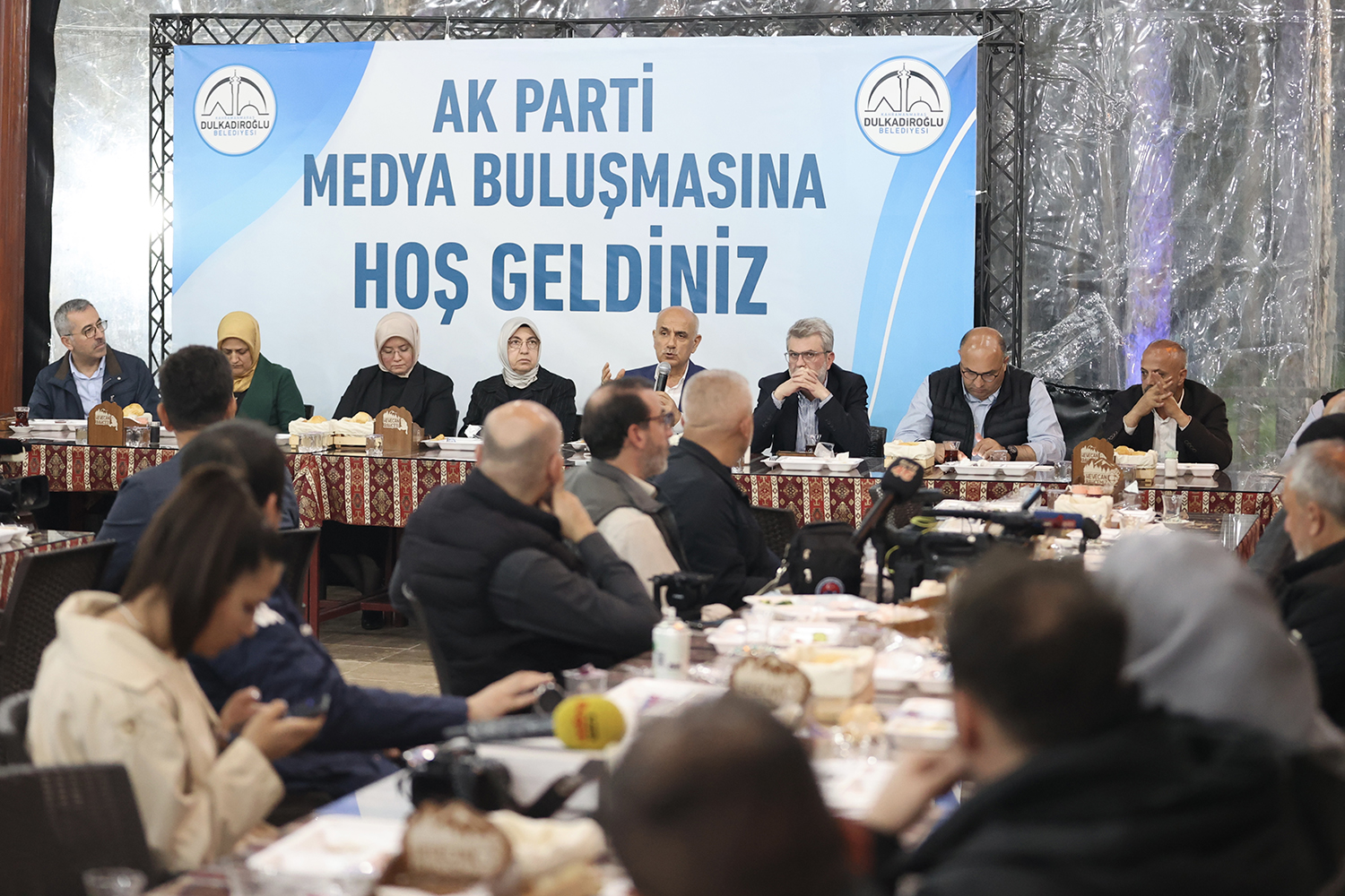 BAKAN KİRİŞÇİ, BASIN MENSUPLARIYLA SAHURDA BİR ARAYA GELDİ