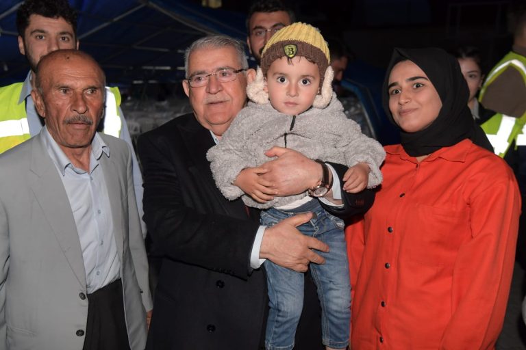 Başkan Mahçiçek, Fatmalı Mahallesi’ndeki vatandaşlarla iftarda buluştu