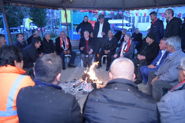 Şahinkayası, iftar programında Başkan Mahçiçek’i bağrına bastı