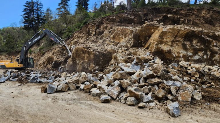 Büyükşehir, Andırın’da Kırsal Mahalle<br>Yollarını Bakıma Aldı