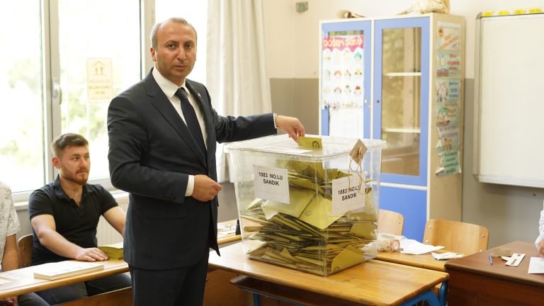 MHP Vekil Adayı Şahin oyunu kullandı