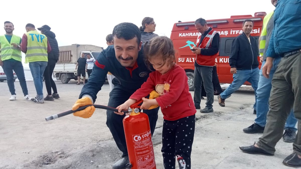 Büyükşehir Depremzedeleri Afetlere Karşı<br>Bilinçlendiriyor