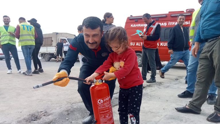 Büyükşehir Depremzedeleri Afetlere Karşı<br>Bilinçlendiriyor