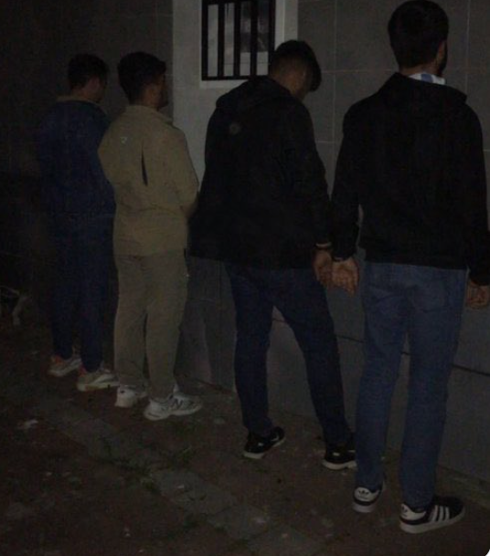 KADIKÖYDE POLİSE SALDIRI