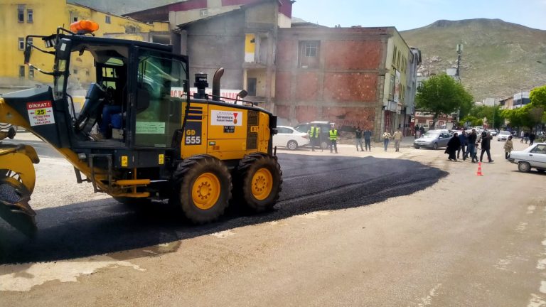 Büyükşehir, Elbistan’da Yol Yenileme Çalışmalarını Sürdürüyor