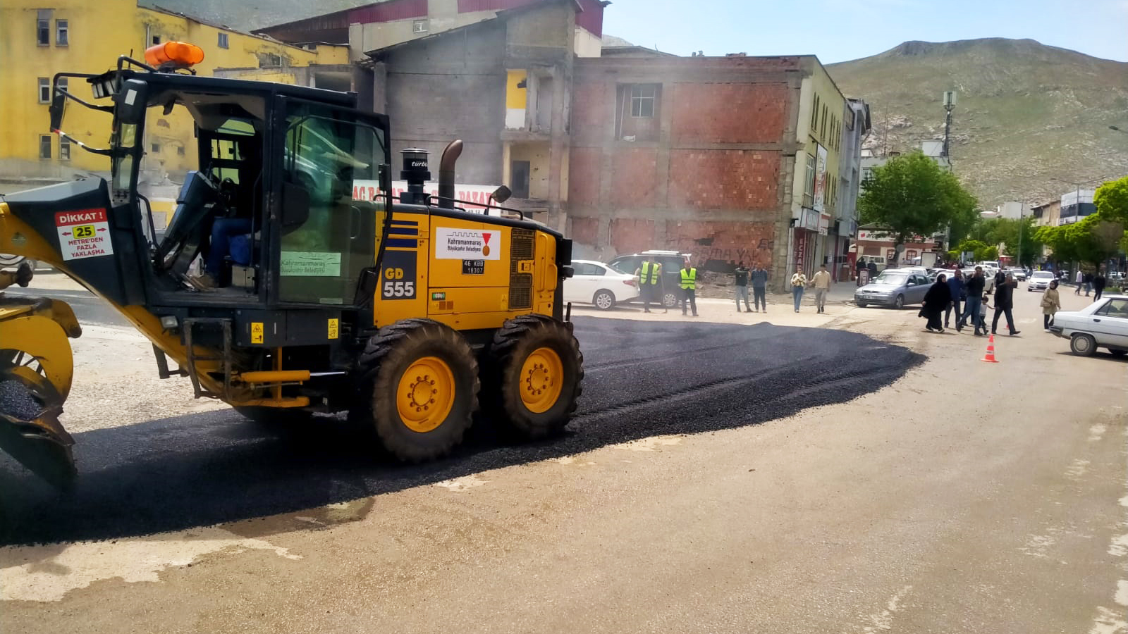 Büyükşehir, Elbistan’da Yol Yenileme Çalışmalarını Sürdürüyor