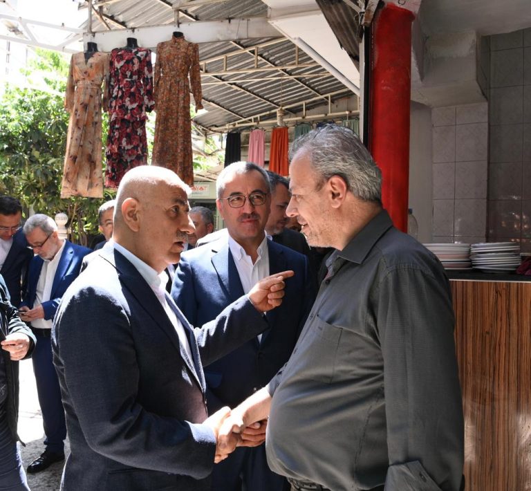 Kirişci ve Güngör, Esnaf Ziyaretlerini<br>Sürdürüyor