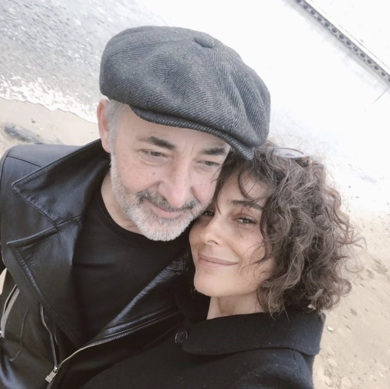 27 yıllık eşi Mehmet Aslantuğ’dan 29 Mayıs’ta boşanacaklarını açıklayan Arzum Onan psikolojik şiddet gördüğü iddiasını yalanladı…