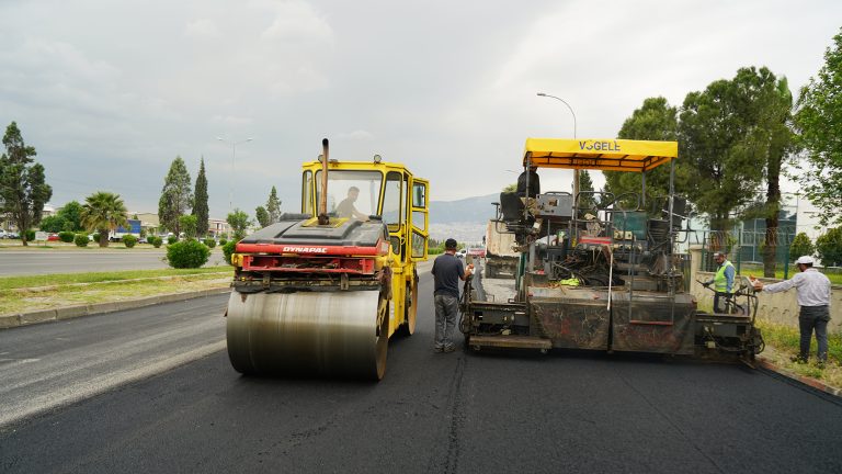 Büyükşehir, Genç Osman Servis Yolu’nun<br>Asfaltını Yeniliyor