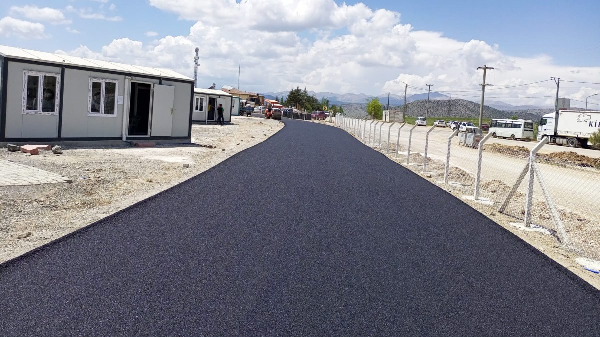 Göksun Konteyner Kent’te Asfalt ve Parke<br>Tamamlanıyor