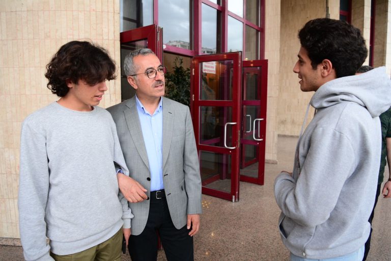 Başkan Güngör NFK’da Gençlerle Bir<br>Araya Geldi