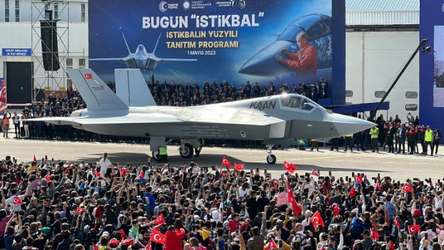 Erdoğan: Yerli savaş uçağımızın adı Kaan, ülkemize hayırlı olsun.