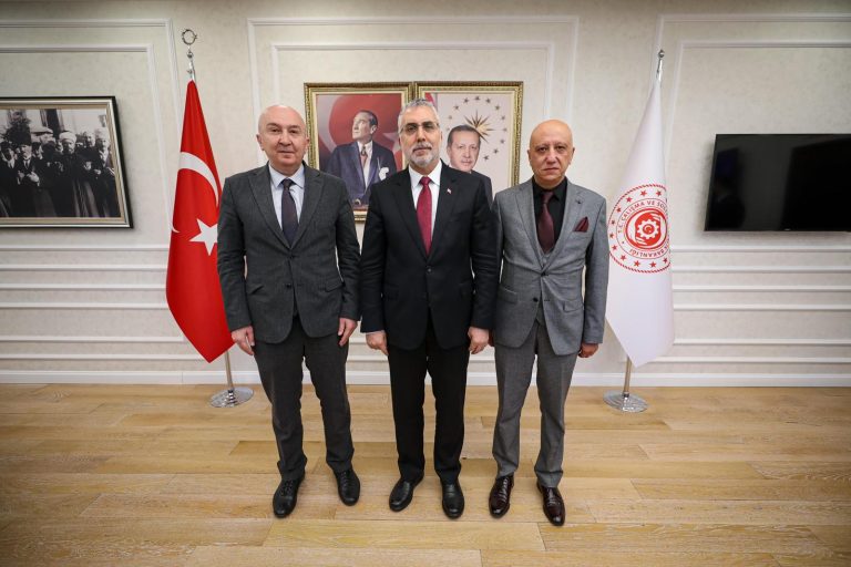 KSÜ Rektörü Prof. Dr. Alptekin Yasım, Çalışma ve Sosyal Güvenlik Bakanı Prof. Dr. Vedat Işıkhan’ı ziyaret etti