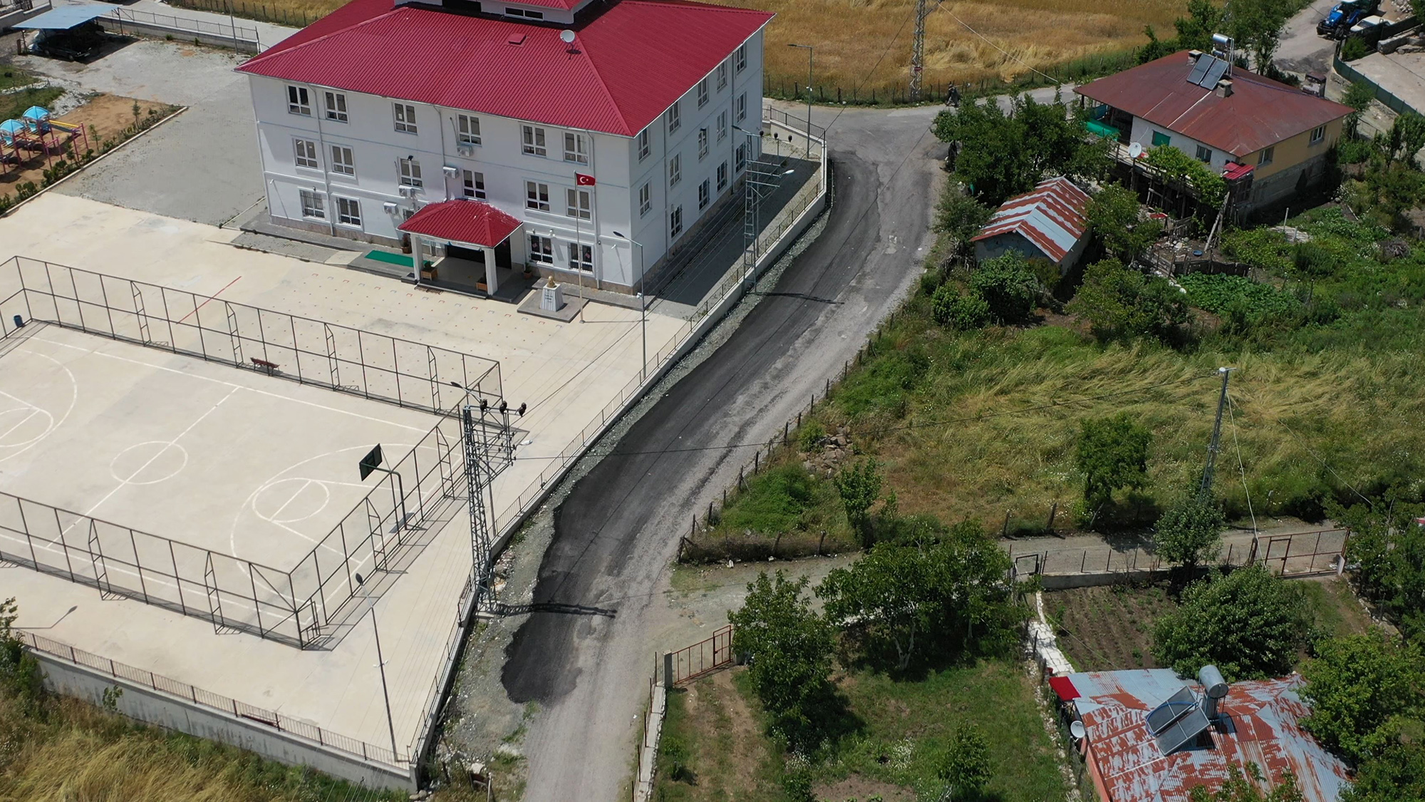 Büyükşehir, Andırın’da Yol Çalışmalarını<br>Sürdürüyor