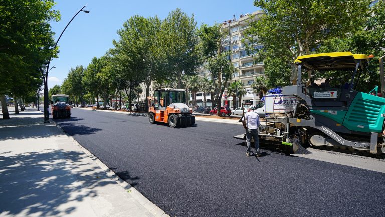 Binevler Bölgesi Cadde Yenileme<br>Çalışmalarında Asfalt Serimi de Başladı